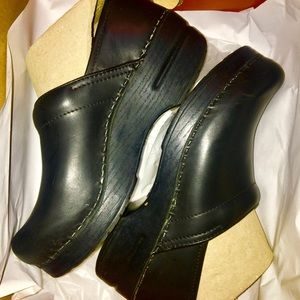 Dansko Black Shoes Size 37